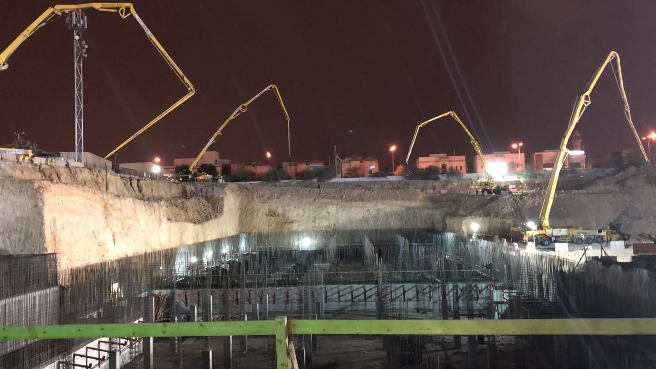 Night concrete pour for underground water tank